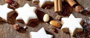 Ein Kunststück, so ein Zimtstern: dass der Teig nicht klebt, der Baiser-Guss nicht abplatzt, das Gebäck nicht steinhart wird.