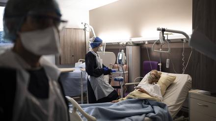 Überall sind die Klinikbetten voll und das Personal am Limit. Dann passieren Fehler. Dieses Bild ist ein Archivfoto und zeigt nicht das Krankenhaus aus dem Text.