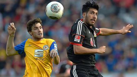 Braunschweig hielt gegen Leverkusen lange mit - wie hier Kessel (l.) gegen Can.