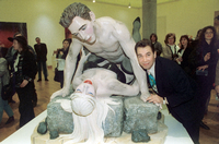 Jeff Koons in der Staatsgalerie Stuttgart neben einer seiner Skulpturen. Für Ullrich ist der Amerikaner ein Beispiel eines "Siegeskünstlers".