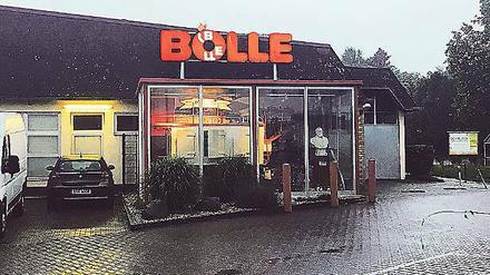 In Kladow erinnert eine übergroße Vitrine an die Meierei Bolle.
