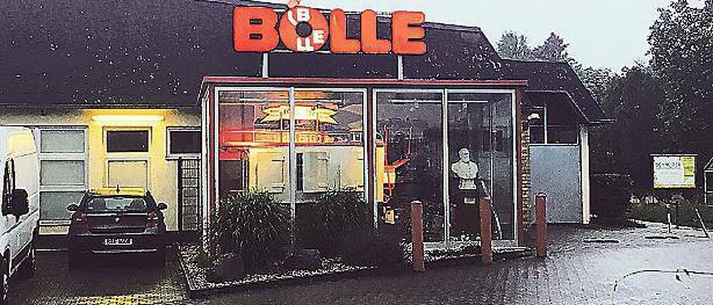 In Kladow erinnert eine übergroße Vitrine an die Meierei Bolle.