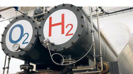 Wind zu Wasserstoff. Im Hybridkraftwerk in Prenzlau (Uckermark) werden Brennstoffzellen mit Windkraft geladen. Mit ihrer Energie kann man etwa Autos grün betanken. Die lokale Firma Enertrag verkaufte so ein Kraftwerk nun nach Frankreich.