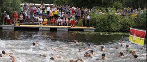 Seit mehr als 20 Jahren findet das Inselschwimmen um die Freundschaftsinsel in Potsdam statt. 