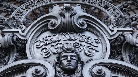 Im Fall eines mutmaßlichen Drogendealers, der sich eine Verfolgungsjagd mit der Polizei lieferte, gestand der Angeklagte die Tat zum Prozessbeginn.