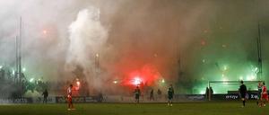 Nach den Ausschreitungen beim Spiel Panathinaikos gegen Olympiakos wird nun erst mal gar nicht mehr gespielt in Griechenland.