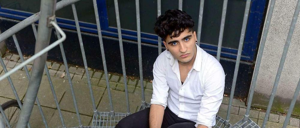 Nasser, 18, hat viel durchgemacht - nur weil er schwul ist. Seine Familie hätte ihn dafür fast getötet.
