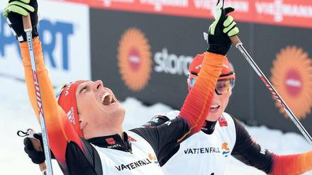 Einer feiert immer. Das erste Einzelrennen in Falun gewann Johannes Rydzek (links), Favorit Eric Frenzel (rechts) kam nur auf Rang vier. Am Donnerstag sind nun beide deutschen Kombinierer in der Favoritenrolle. 