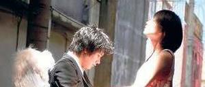 Mein Engel. Chasuke (Ken’Ichi Matsuyama) hat die schöne Yuri (Ito Ohno) dem Tod entrissen. 