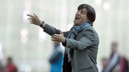 Hektik auch am Rande. Bundestrainer Joachim Löw sah einen nervösen Auftritt seiner Spieler.