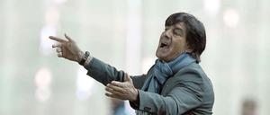 Hektik auch am Rande. Bundestrainer Joachim Löw sah einen nervösen Auftritt seiner Spieler.