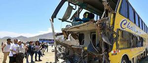 Einer der drei in Peru verunglückten Busse.