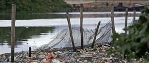 Abfälle in der Nähe des Segelreviers für Olympia 2016.