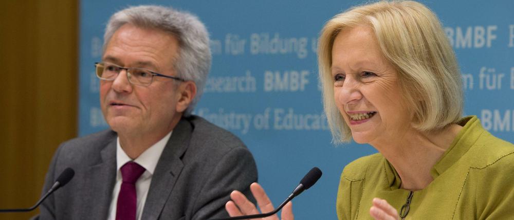 Manfred Prenzel und Johanna Wanka am Mittwoch in Berlin.