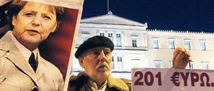 Ein aufgebrachter griechischer Rentner zeigte Kanzlerin Merkel 2012 in einer Nazi-Uniform.