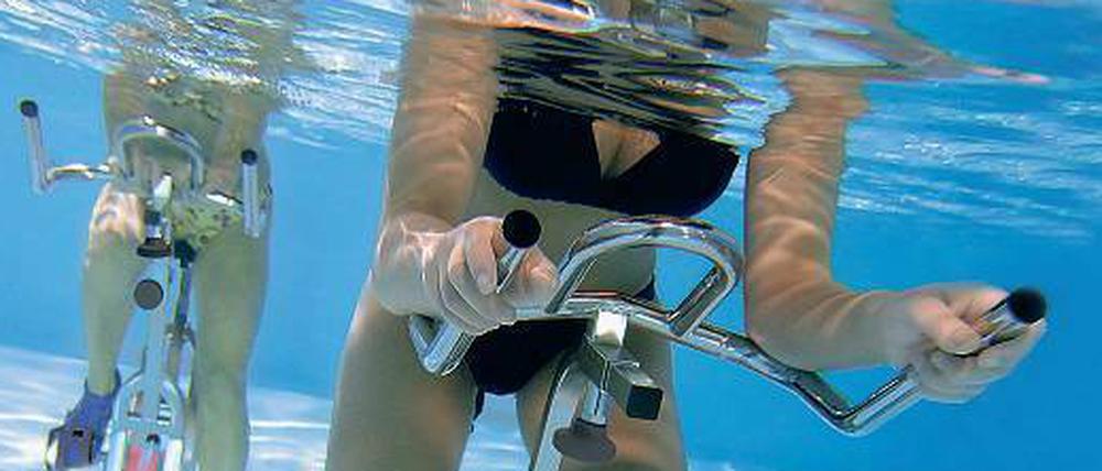 Spurtschnell im Stand. Aquacycling beschränkt sich nicht nur aufs Pedaletreten.