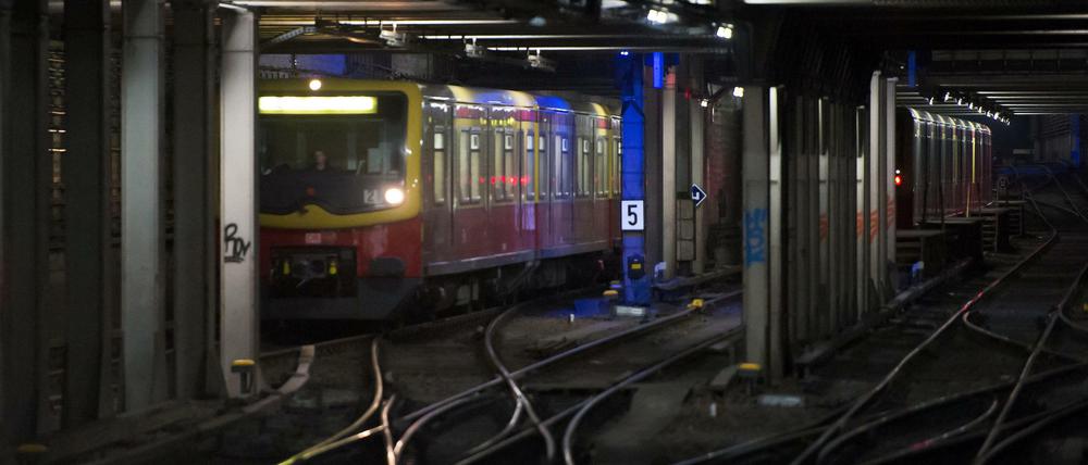 Stillstand im Nord-Süd-Tunnel. Bei der S-Bahn Berlin geht 2015 eine Zeit lang nichts mehr.