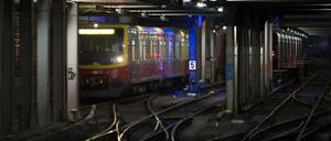 Stillstand im Nord-Süd-Tunnel. Bei der S-Bahn Berlin geht 2015 eine Zeit lang nichts mehr.