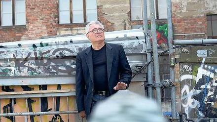 Lieber von Göttern zerstört als vom Wirrwarr zerbrochen. Gerhard Falkner in Berlin. 