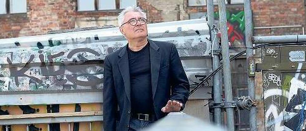 Lieber von Göttern zerstört als vom Wirrwarr zerbrochen. Gerhard Falkner in Berlin.