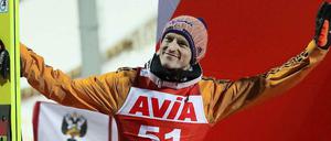 Severin Freund bei der Siegerehrung in Nischni Tagil.