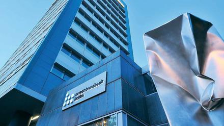 Kontaktbörse. Senatorin Yzer hatte angeregt, Firmen in den Räumen der Investitionsbank über die neuen Förderprogramme zu informieren. Am Mittwoch kamen aber zu viele Gäste in die Bundesallee. Die IBB musste auf eine ordentliche Registrierung verzichten. 