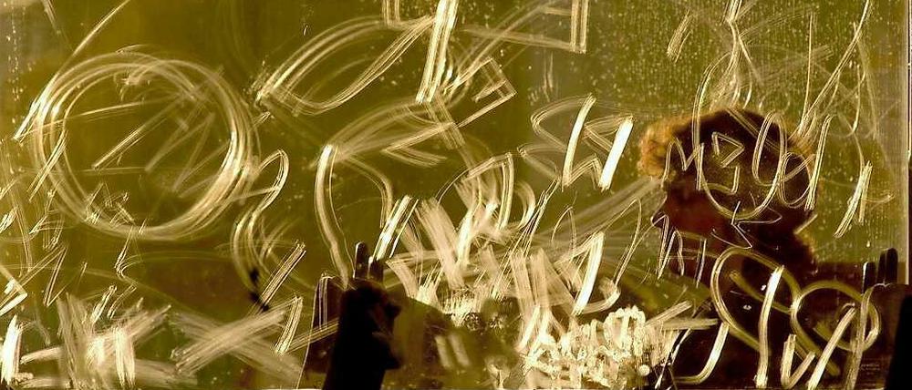 Vandalismus, Randale, Zerstörung - oft sind die Übergänge fließend. Die Polizei sagt, in Zehlendorf habe das Ausmaß nicht zugenommen, aber ein Ausmaß gibt es, und das beschreibt unser Text.