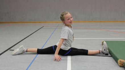 Nach einer Trainingseinheit mit den Cheerleadern, bemerkte unsere Jugendreporterin, wie sehr sie den Sport unterschätzt hat. Auf dem Bild: Gina Schröder (12).