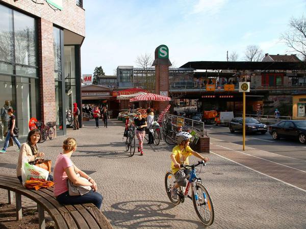 Zehlendorf Mitte. Der friedliche Schein trügt, denn wenn es erst Nacht wird...