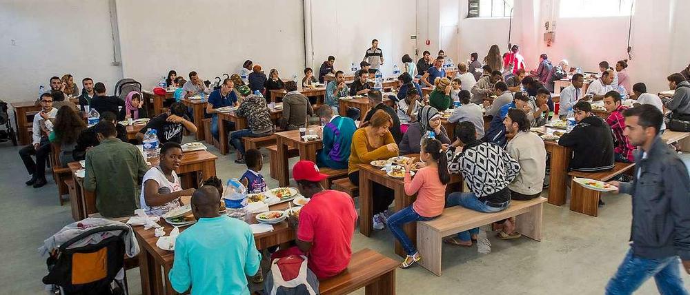 Volles Haus: Kantine einer Erstaufnahme für Asylbewerber in München.