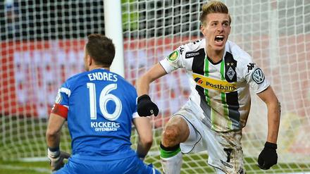 Gladbachs Patrick Herrmann bejubelt sein Tor zum 2:0 in Offenbach.