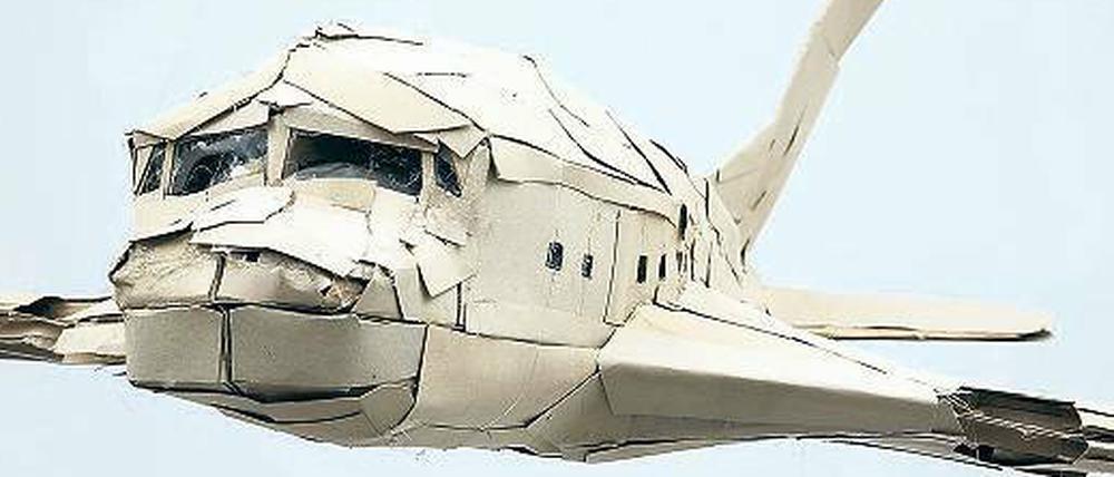 Georgi hat seine Flugzeuge zunächst unbemerkt in seinem Zimmer im Behindertenheim gemacht. 