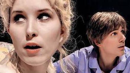 Barock verausgaben. Paula Rummel als Gans und Timothy Sharp in der Rolle des Hans brillieren in „Hans im Glück“ als Solisten