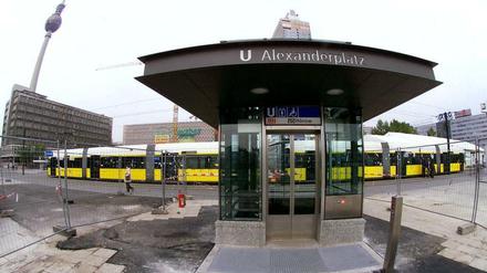 Schicker Fahrstuhl am Alexanderplatz. Aber so ein Bauwerk zu errichten, ist oft gar nicht so einfach. 