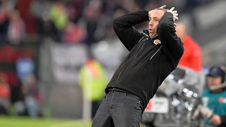 Die Frisur sitzt: Unions Trainer Norbert Düwel.