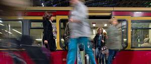 Beim Aussteigen bitte beeilen. Die S-Bahnen nach Tegel sollen häufiger fahren - fragt sich nur, wann.