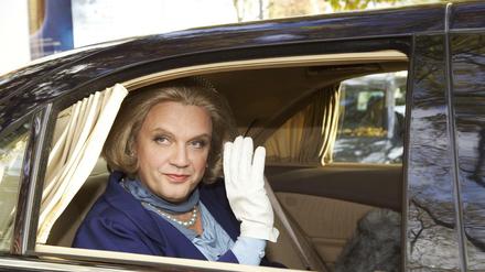 Als Königin Beatrix verkleidet fuhr Hape Kerkeling 1991 in Schloss Bellevue vor.
