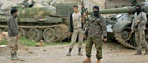 Strotzen vor Waffen: Islamistische Kämpfer der Gruppe Ahrar al-Sham.