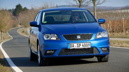 Da ist er wieder, der Seat Toledo. Im Vergleich zum Namensvetter, der bis 2004 gebaut wurde (Der letzte Toledo bis 2009 war eher ein Van), kommt der Neue als schnittiger Verschnitt zwischen Leon und Ibiza daher.