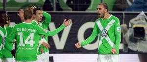 In Pose. Bas Dost bejubelt seinen Treffer zum Ausgleich. Es wird nicht das letzte Tor des Abends für Wolfsburg sein.