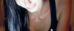 Blaulichtalarm. E-Books sparen die Nachttischlampe, aber rauben den Schlaf.