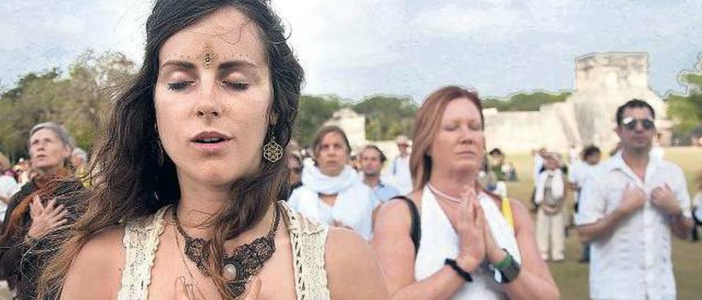 Diese Esoteriker und Verschwörungstheoretiker sahen das Ende der Welt und den Beginn einer neuen Maya-Ära voraus.