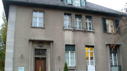 Das Nachbarschaftshaus und Stadtteilzentrum am Lietzensee. Dieses ältere Bild entstand bei einem „Kiezspaziergang“ des Bezirksamts.