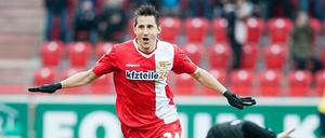 Endlich: Steven Skrzybski bejubelt sein erstes Tor in der Zweiten Liga.