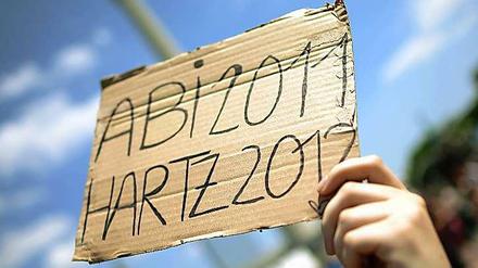 Aus der Schule in die Arbeitslosigkeit - das Problem ist nicht neu: Immer wieder formiert sich Protest auch in den Reihen der Jugendlichen.