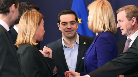 Griechenlands Ministerpräsident Alexis Tsipras (Mitte) beim "Familienfoto" des EU-Gipfels