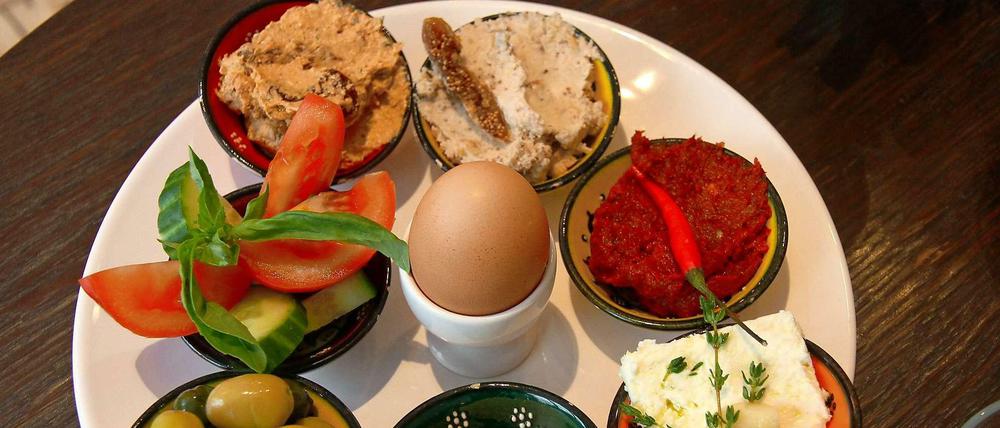 Türkisches Frühstück im "Meyan" in der Schöneber Goltzstraße.
