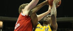 Überragte: Jamel McLean im Angriff gegen den FC Bayern.