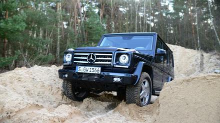 Seit 35 Jahren über Stock und Stein: Oft stand die Mercedes G-Klasse vor dem Aus. Der kleinen, aber feinen und betuchten Fangemeinde ist es zu verdanken, dass sie immer noch gebaut wird.