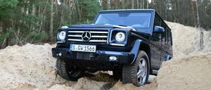 Seit 35 Jahren über Stock und Stein: Oft stand die Mercedes G-Klasse vor dem Aus. Der kleinen, aber feinen und betuchten Fangemeinde ist es zu verdanken, dass sie immer noch gebaut wird.